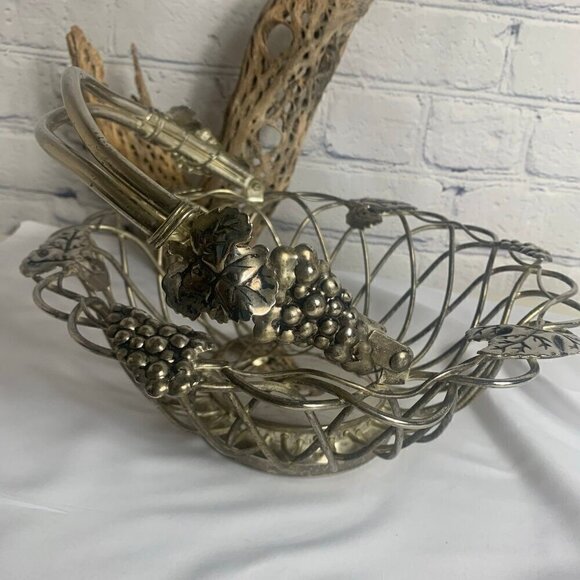 Godinger Silver Plated 12" Fruit Bread Basket - Picture 7 of 7